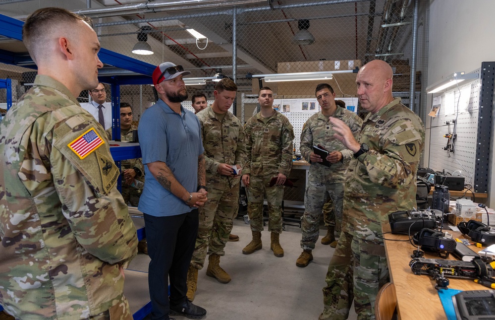 Commanding General of Army Contracting Command visits 173rd Airborne Brigade’s drone lab
