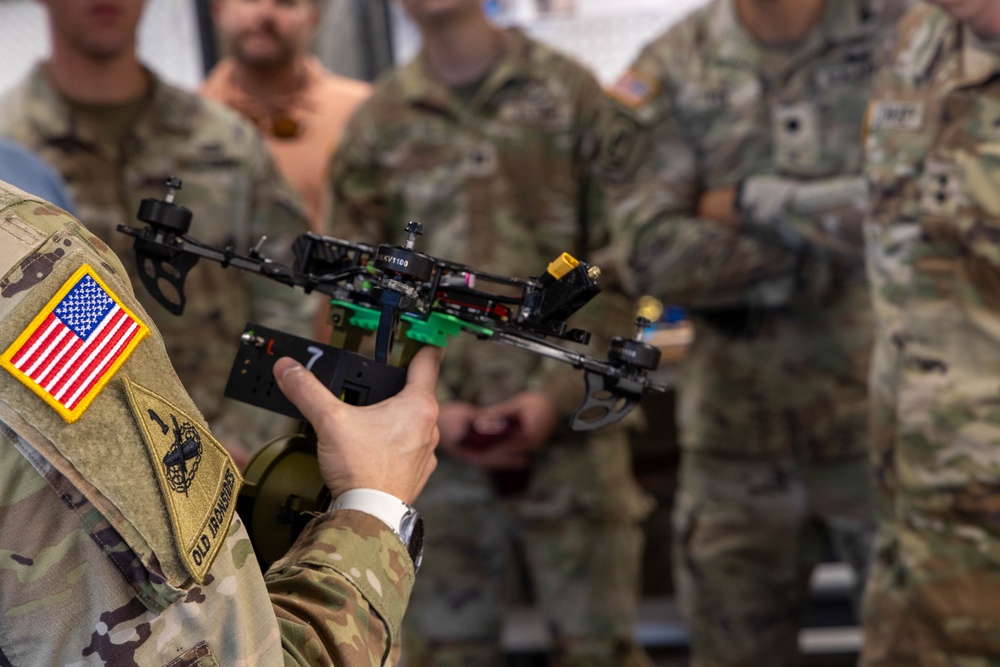 Commanding General of Army Contracting Command visits 173rd Airborne Brigade’s drone lab