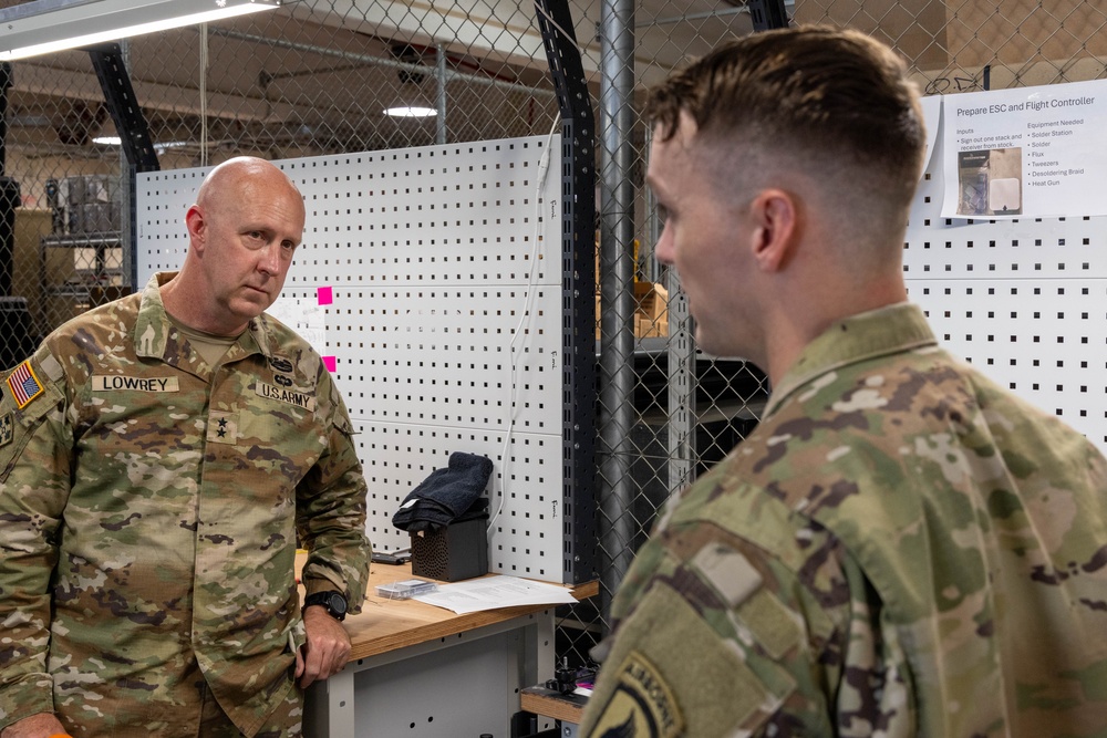Commanding General of Army Contracting Command visits 173rd Airborne Brigade’s drone lab