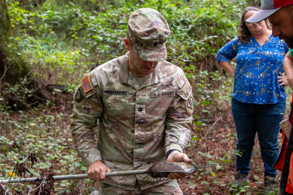 Charleston District Commander Conducts Regulatory Field Visit