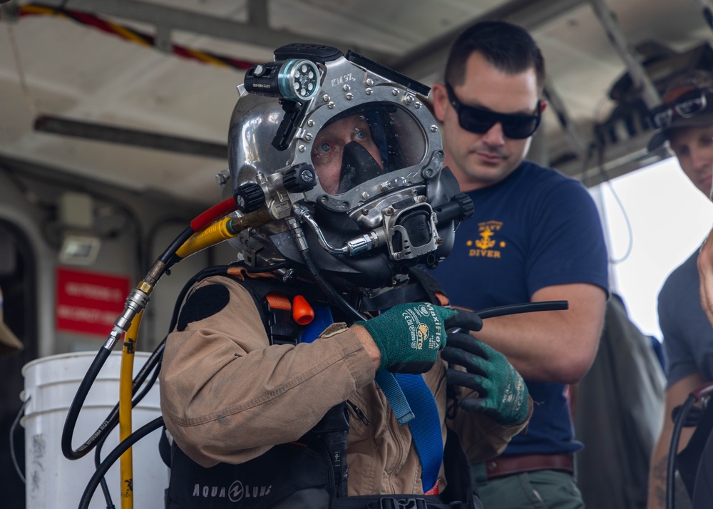 Rear Adm. Wolfson Diving Operations