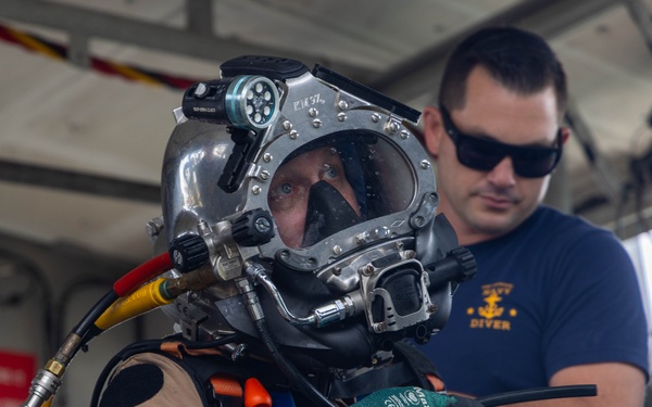 Rear Adm. Wolfson Diving Operations