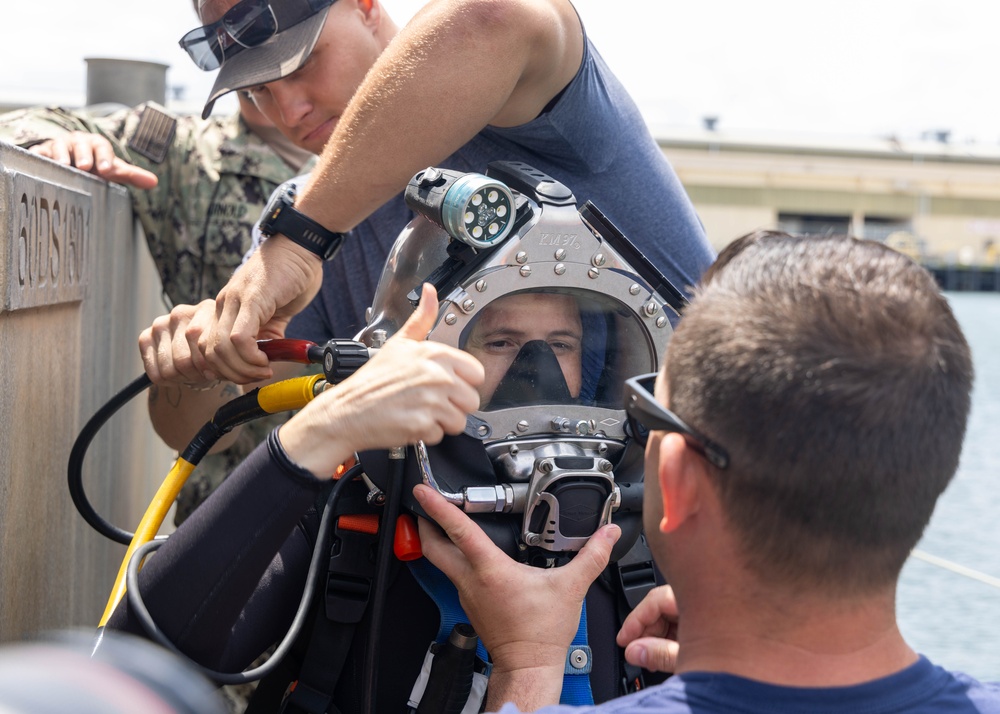 Rear Adm. Wolfson Diving Operation Rear Adm. Wolfson Diving Operation
