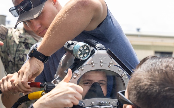 Rear Adm. Wolfson Diving Operation