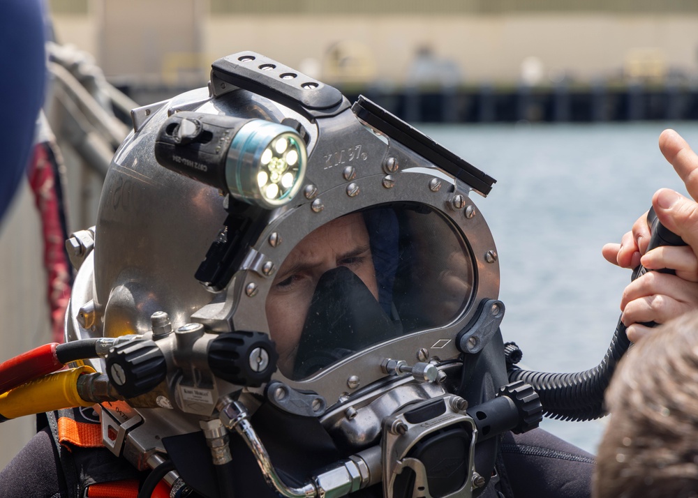 Rear Adm. Wolfson Diving Operation Rear Adm. Wolfson Diving Operation