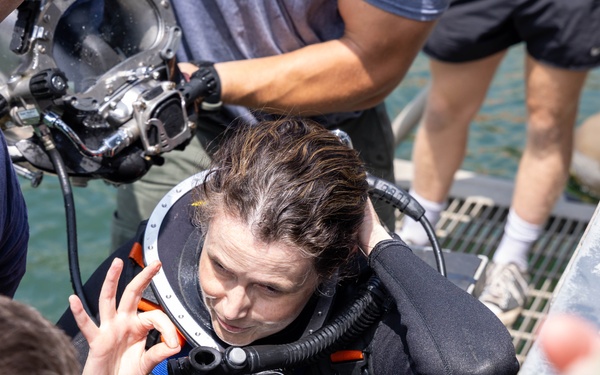 Rear Adm. Wolfson Diving Operation