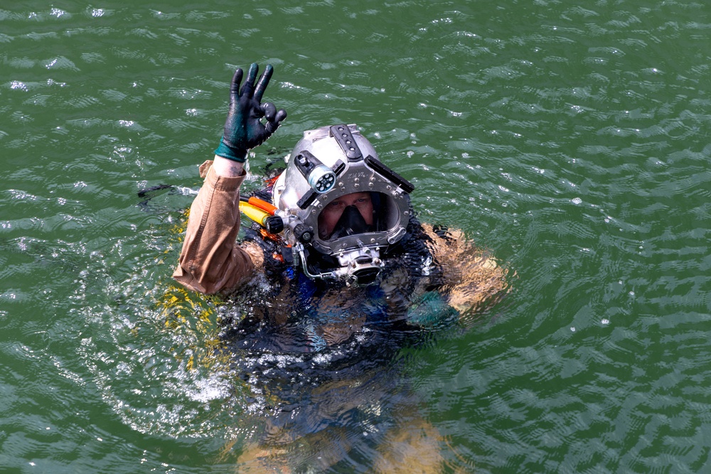 Rear Adm. Wolfson Diving Operation Rear Adm. Wolfson Diving Operation