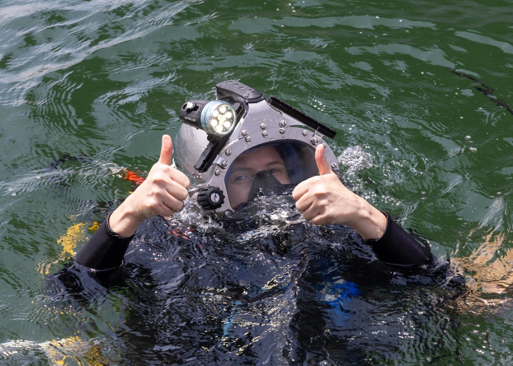 Rear Adm. Wolfson Diving Operation