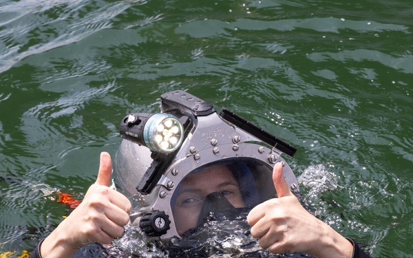 Rear Adm. Wolfson Diving Operation
