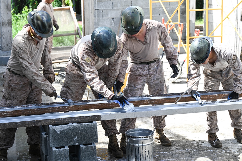 U.S. Marines and Panama AERONAVAL build partnership by training and working together