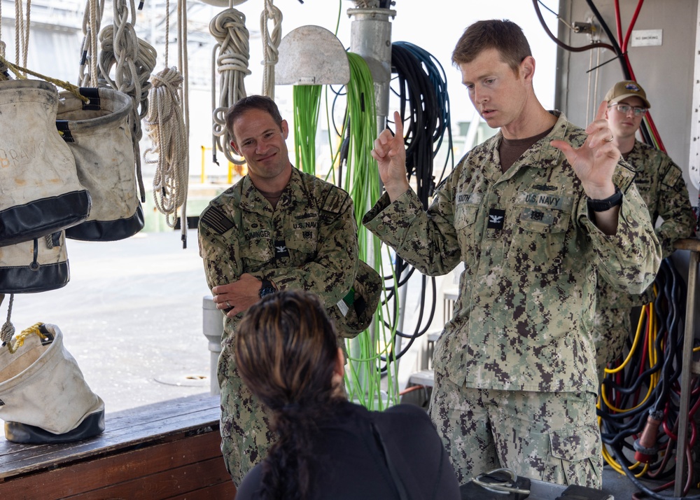 Rear Adm. Wolfson Diving Operation