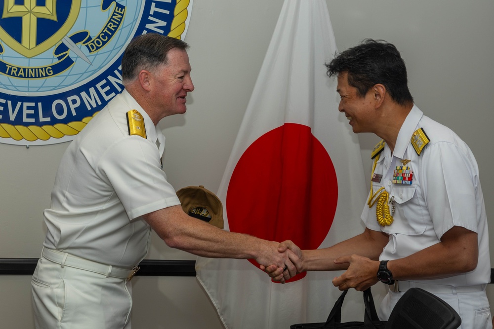SMWDC hosts members of the JMSDF