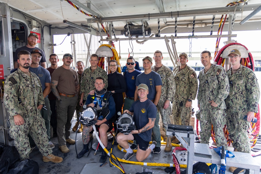 Rear Adm. Wolfson Diving Operation