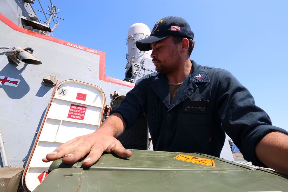 USS Bainbridge (DDG 96) Ammunition Onload