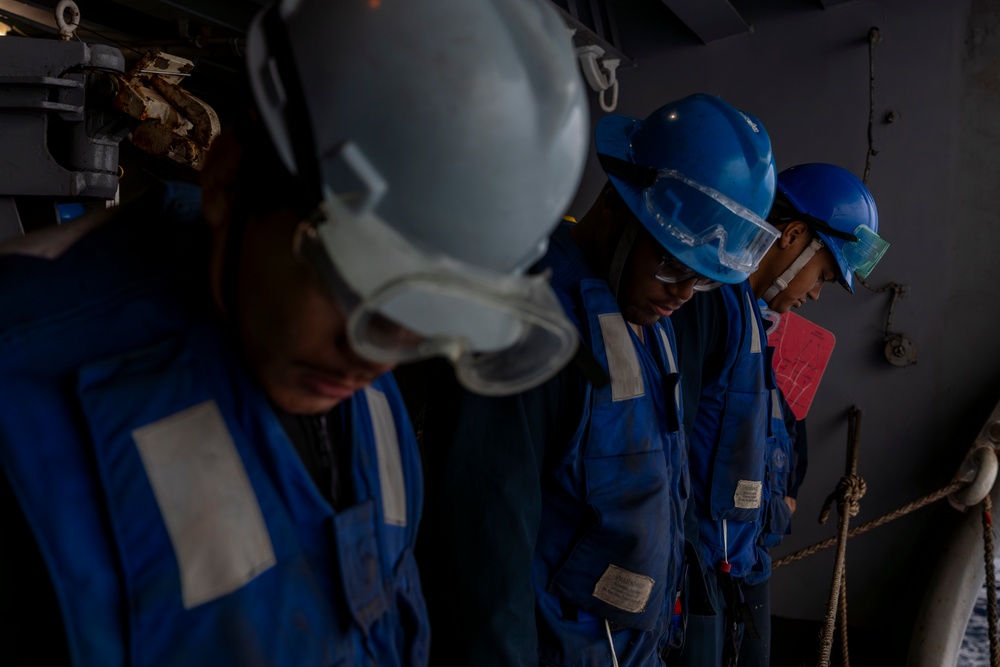 Abraham Lincoln conducts a replenishment-at-sea with USNS Earl Warren