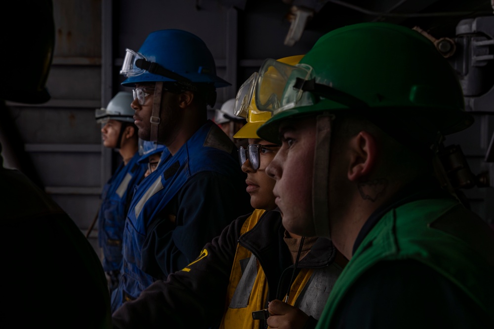 Abraham Lincoln conducts a replenishment-at-sea with USNS Earl Warren