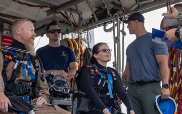 Fleet Maintenance Officer Trades Desk for Dive, Sees Fleet Readiness from the Seafloor