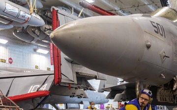 USS Gerald R. Ford (CVN 78) Sailor Moves Aircraft