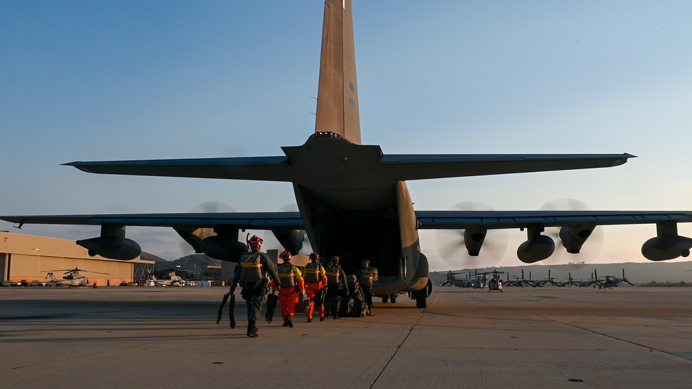 EW 25.2: Air Commandos support troop movements/ TAAR