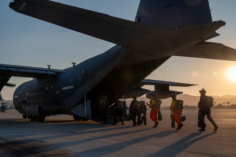 EW 25.2: Air Commandos support troop movements/ TAAR