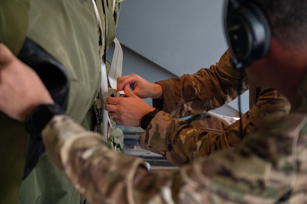 EW 25.2: Air Commandos support troop movements/ TAAR