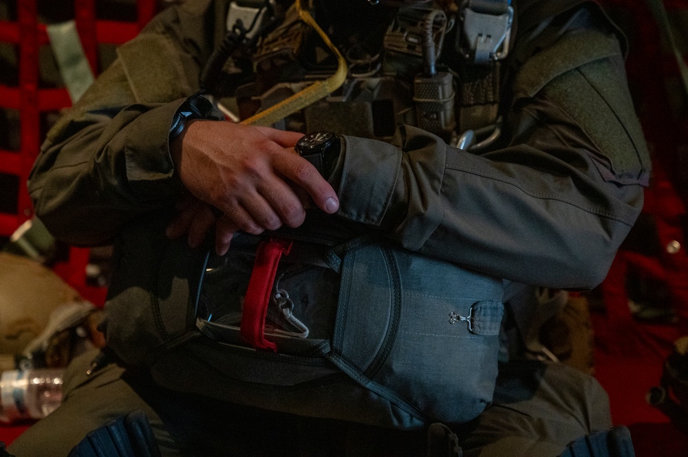 EW 25.2: Air Commandos support troop movements/ TAAR