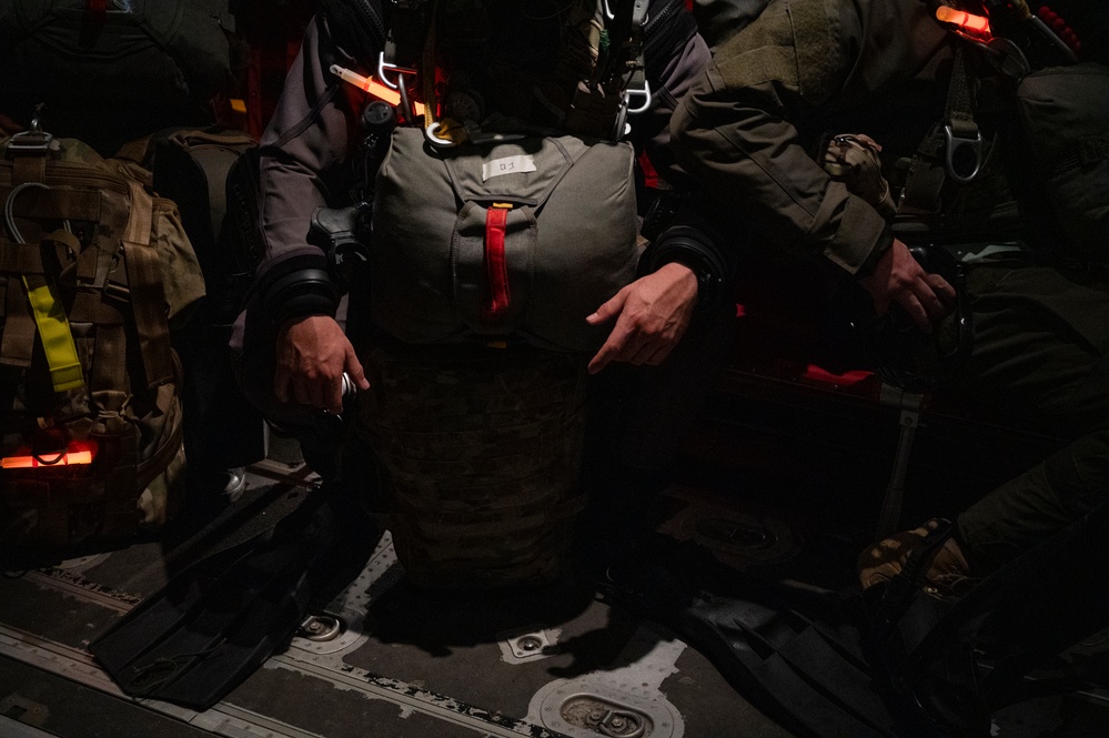 EW 25.2: Air Commandos support troop movements/ TAAR