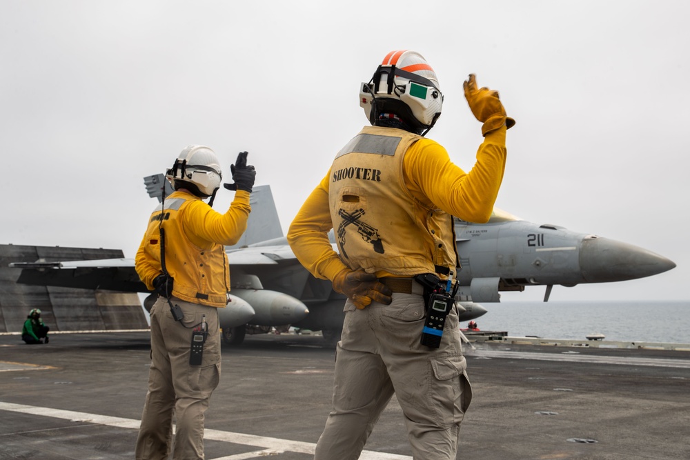 Abraham Lincoln conducts flight operations