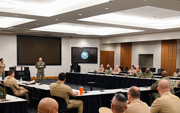 Adm. Faehnle Meets with the Mess