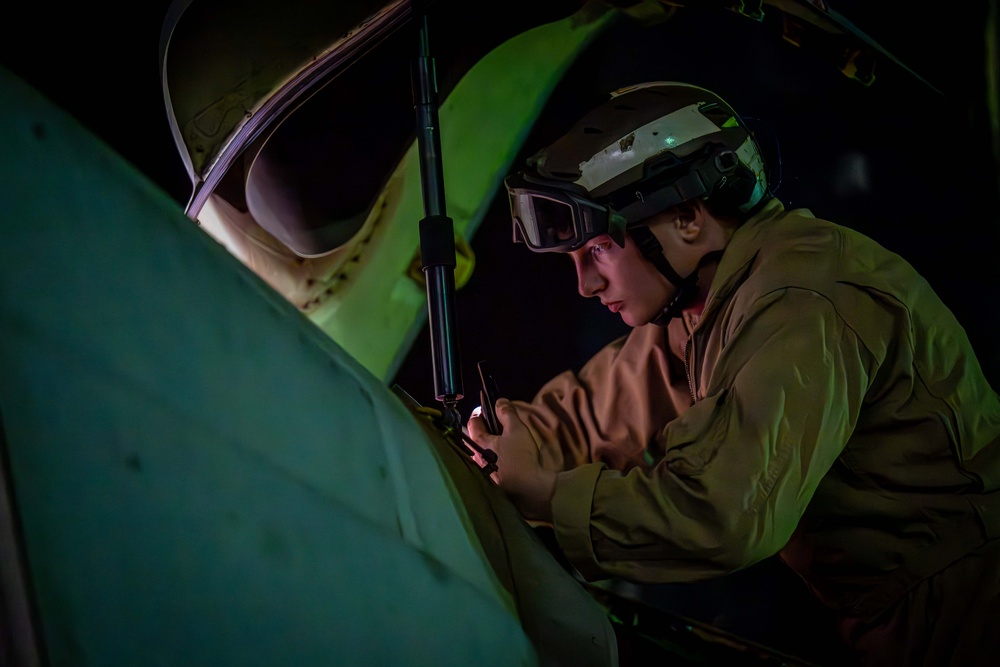 VMM-161 Night Shift Performs Maintenance