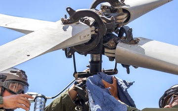 HMLA-367 conducts routine maintenance during SLTE 4-25