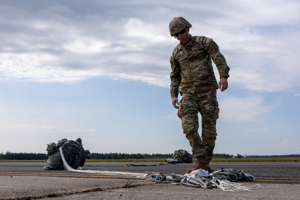 861st Parachute Riggers execute airborne operations