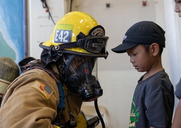 Kamimotobu After-School Children’s Club students tour Camp Schwab