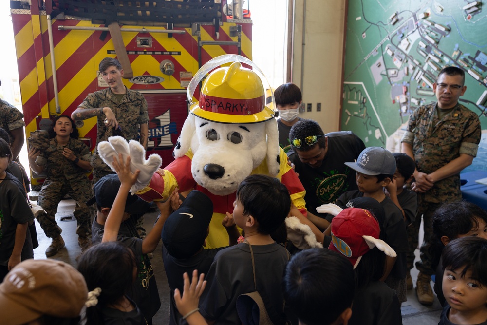 Kamimotobu After-School Children’s Club students tour Camp Schwab