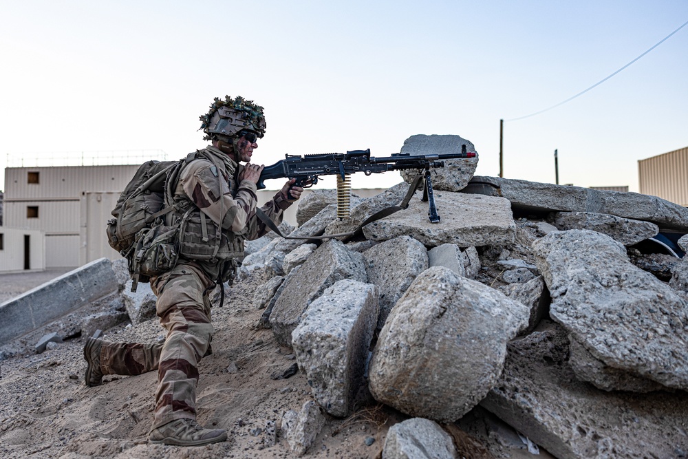 SLTE 4-25: Legionnaires Conduct Close Quarter Training