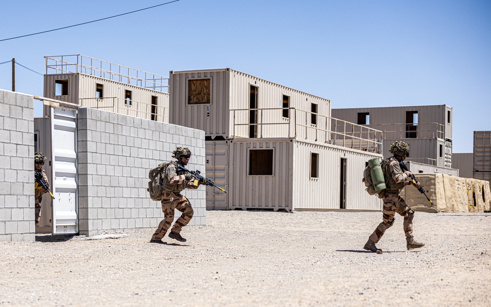 SLTE 4-25: Legionnaires Conduct Close Quarter Training