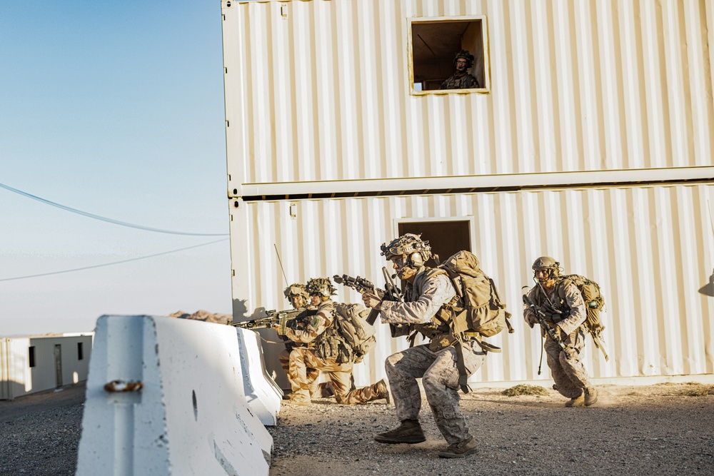 SLTE 4-25: Legionnaires Conduct Close Quarter Training