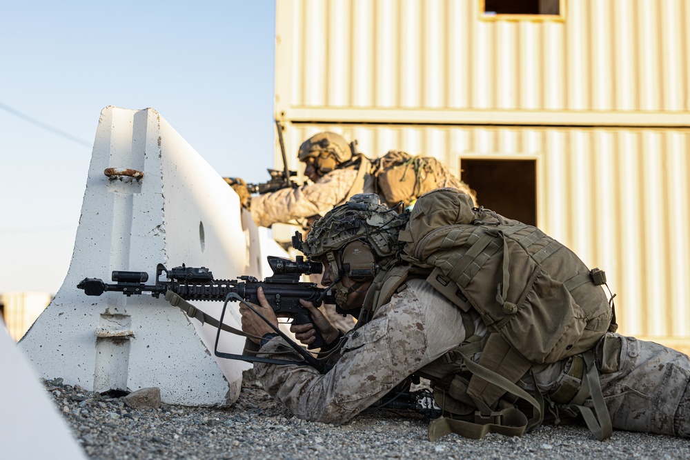 SLTE 4-25: Legionnaires Conduct Close Quarter Training