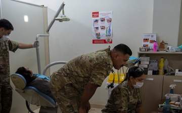 U.S., Paraguayan dental teams perform first endodontic procedures during AMISTAD 2025
