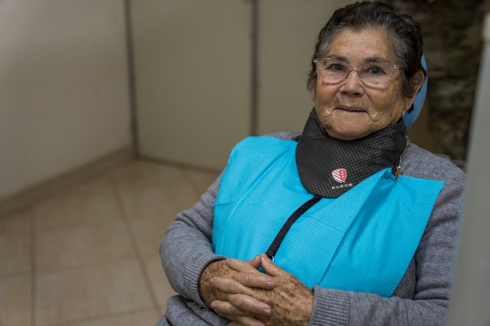 U.S., Paraguayan dental teams perform first endodontic procedures during AMISTAD 2025