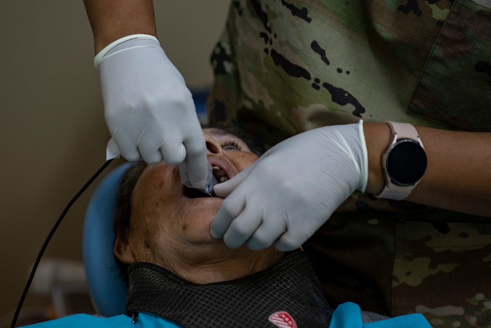 U.S., Paraguayan dental teams perform first endodontic procedures during AMISTAD 2025