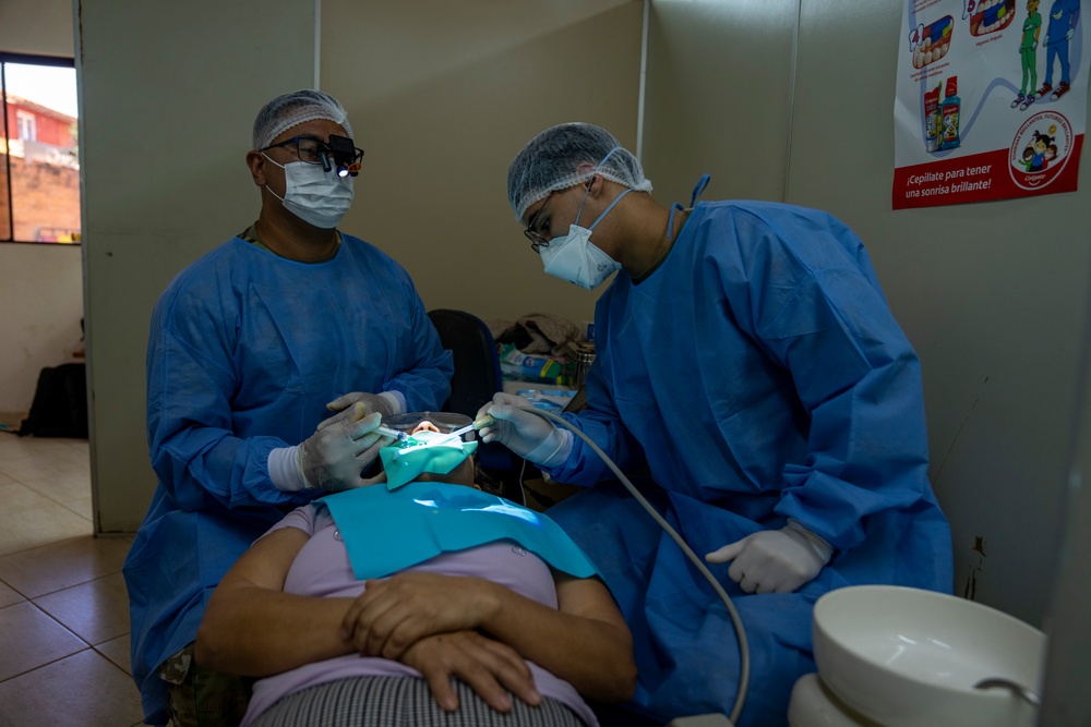U.S., Paraguayan dental teams perform first endodontic procedures during AMISTAD 2025