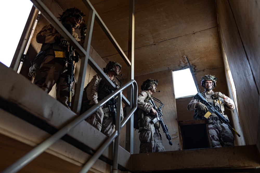 SLTE 4-25: Legionnaires Conduct Close Quarter Training