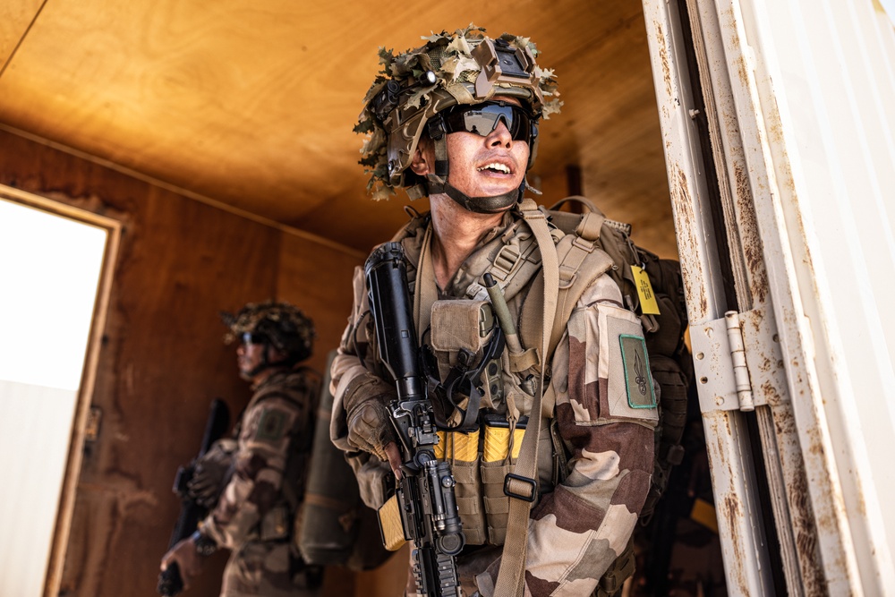 SLTE 4-25: Legionnaires Conduct Close Quarter Training