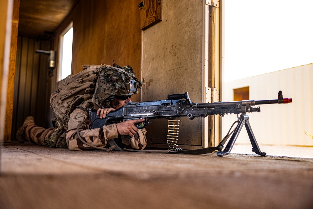 SLTE 4-25: Legionnaires Conduct Close Quarter Training