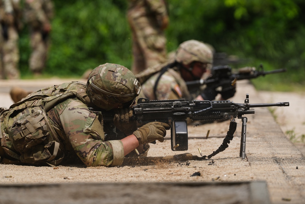 Soldiers assigned to the 11th Engineer Battalion conducts live fire training exercise
