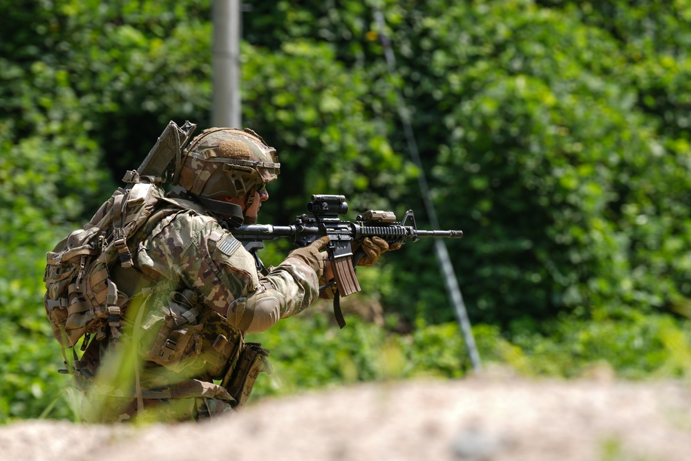 Soldiers assigned to the 11th Engineer Battalion conducts live fire training exercise
