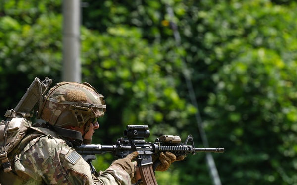 Soldiers assigned to the 11th Engineer Battalion conducts live fire training exercise
