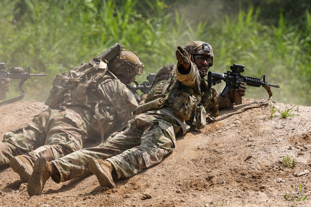 Soldiers assigned to the 11th Engineer Battalion conducts live fire training exercise