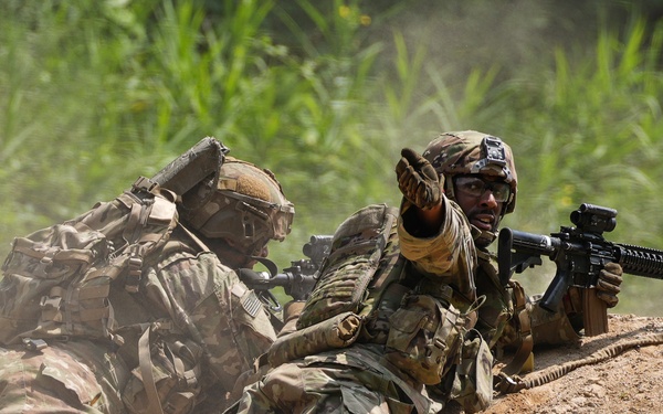 Soldiers assigned to the 11th Engineer Battalion conducts live fire training exercise